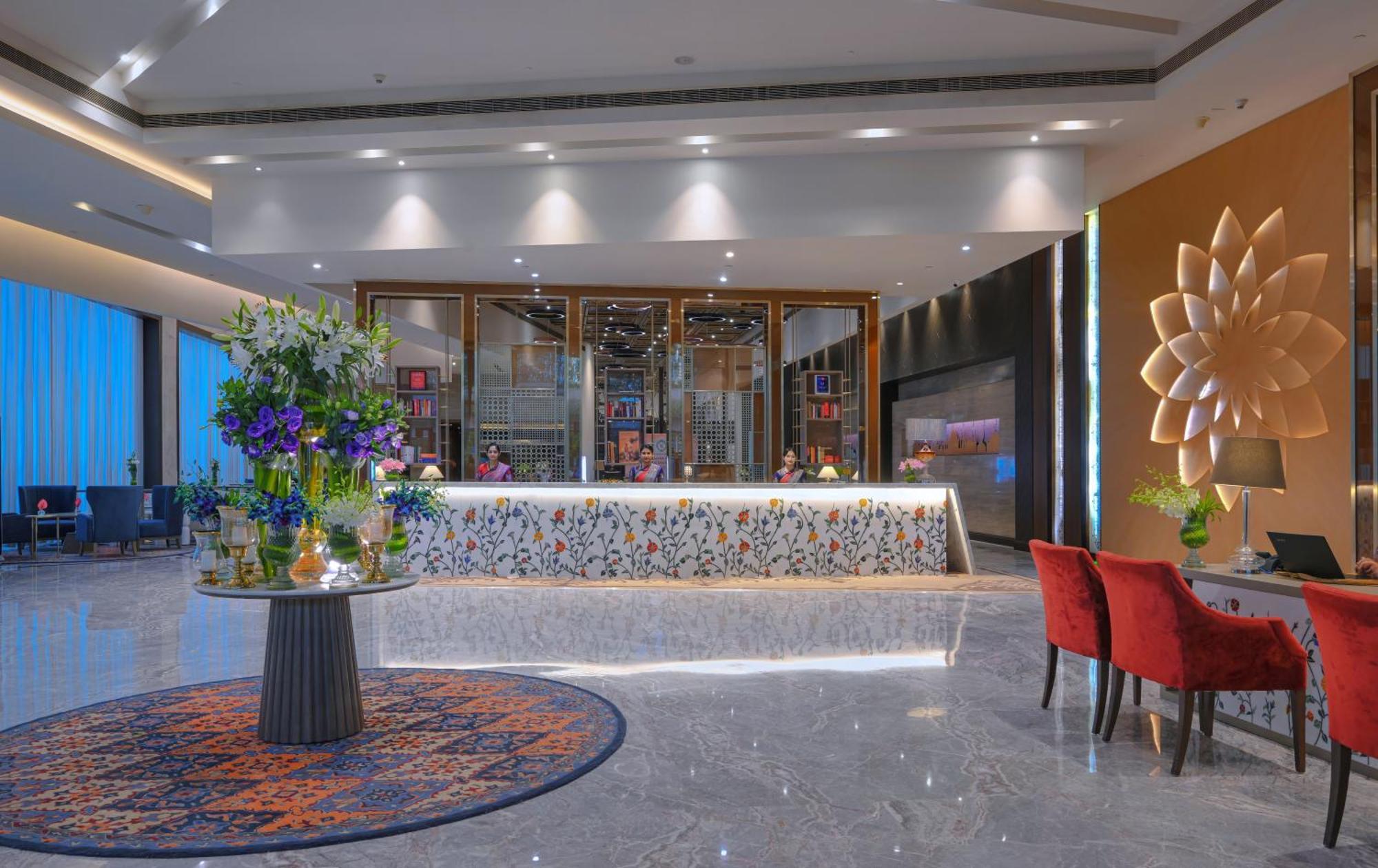 Hotel Taj & Convention Centre, 5*