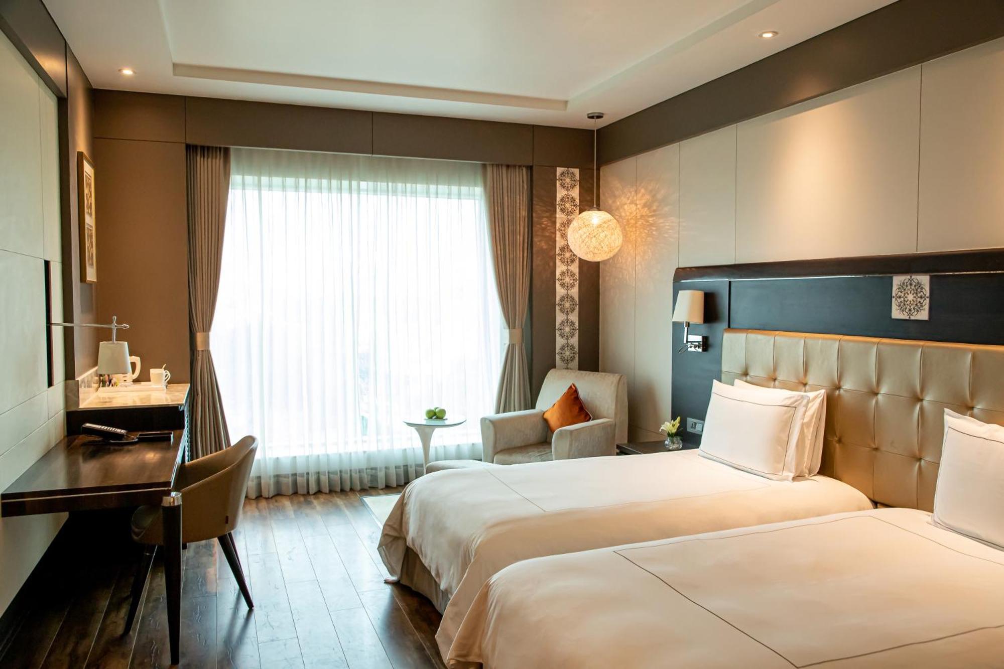 Hotel Taj & Convention Centre, 5*