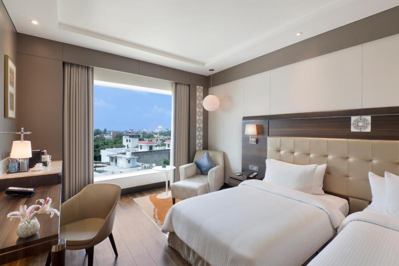 Taj & Convention Centre, Hotel 5*