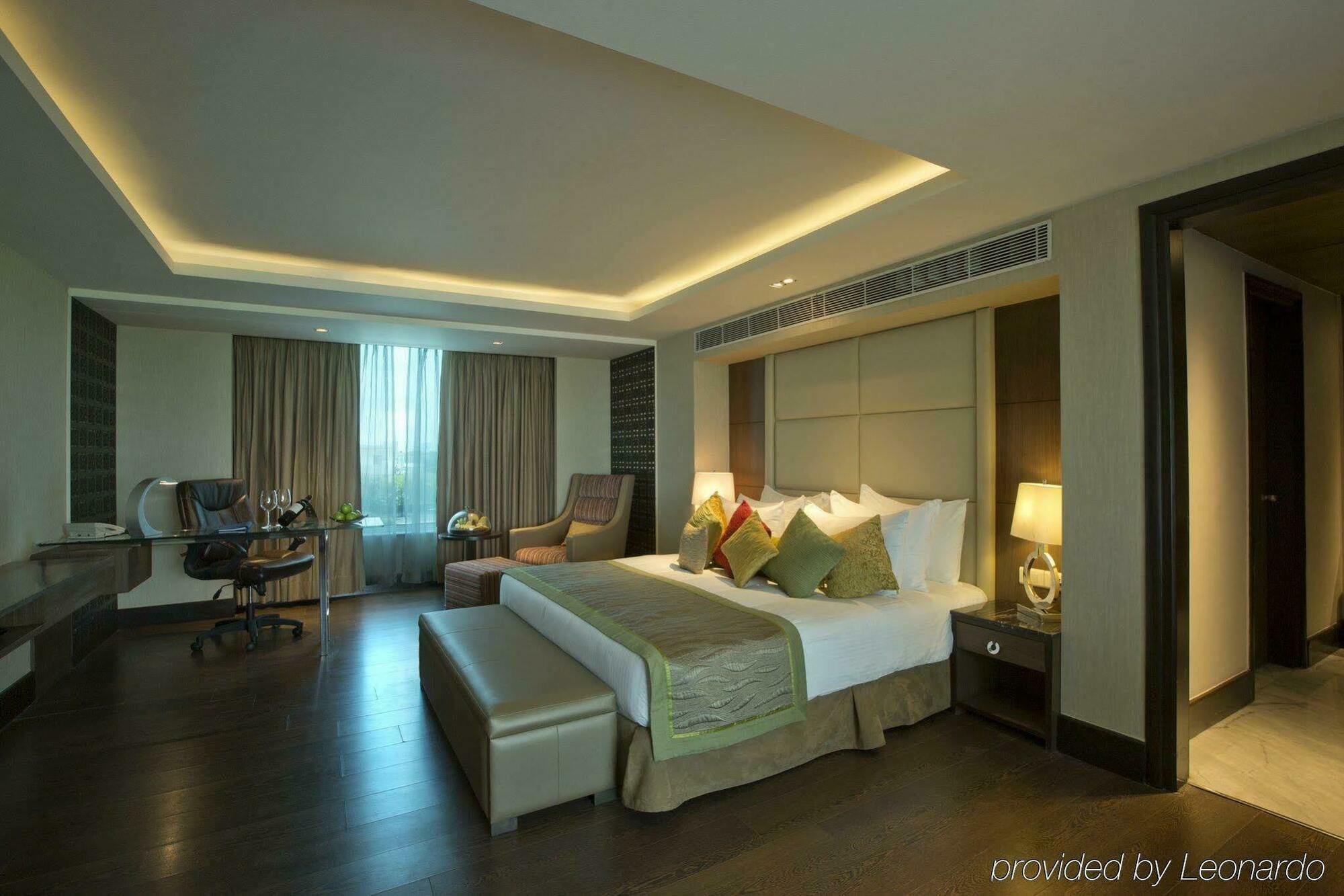 Taj & Convention Centre, Hotel