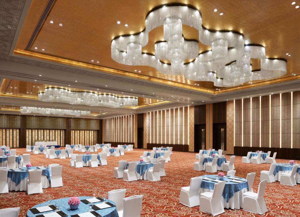 Hotel Taj & Convention Centre, 5*