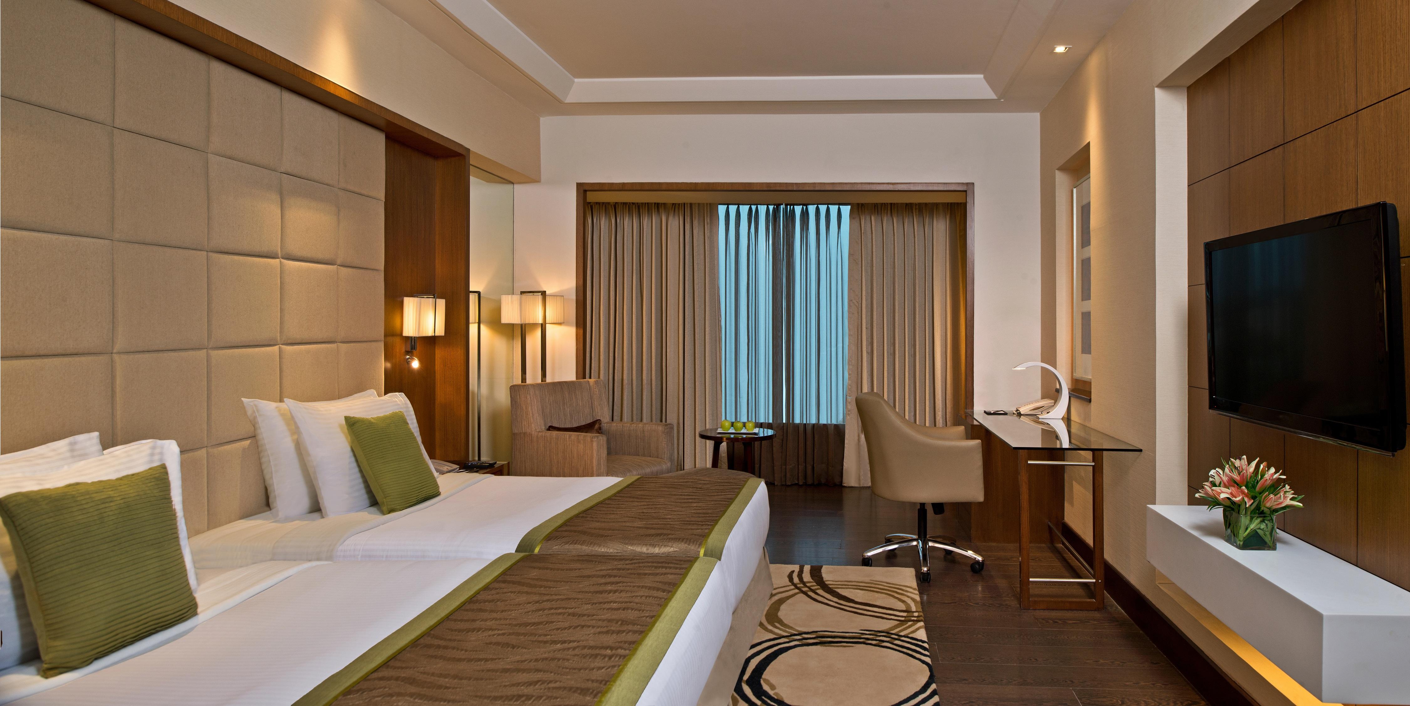 Taj & Convention Centre, 5*